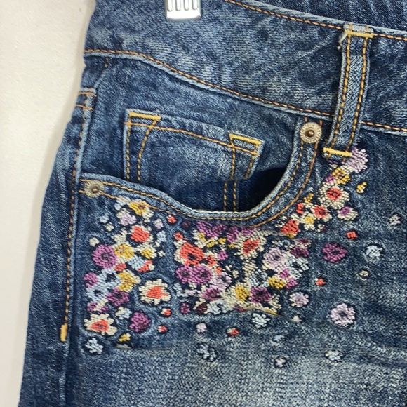 🎁 American Eagle embroider cut off jean shorts 4 - Picture 2 of 5